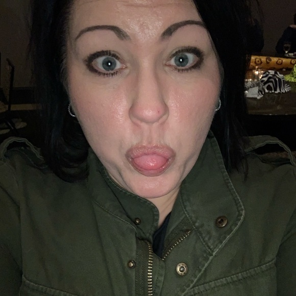 Meet your Posher, Suzanne - Picture 1 of 1